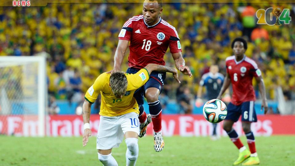 Neymar (Brasil) dilanggar Juan Camilo Zuniga (Kolombia) dalam laga 8 besar Piala Dunia Brasil 2014 di Stadion Castelao, Fortaleza (04/07/14). Brasil akhirnya menang 2-1. - INDOSPORT